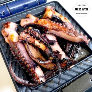 쫄깃한 식감으로 맛있는 대왕오징어 찐 통구이족 통족구이